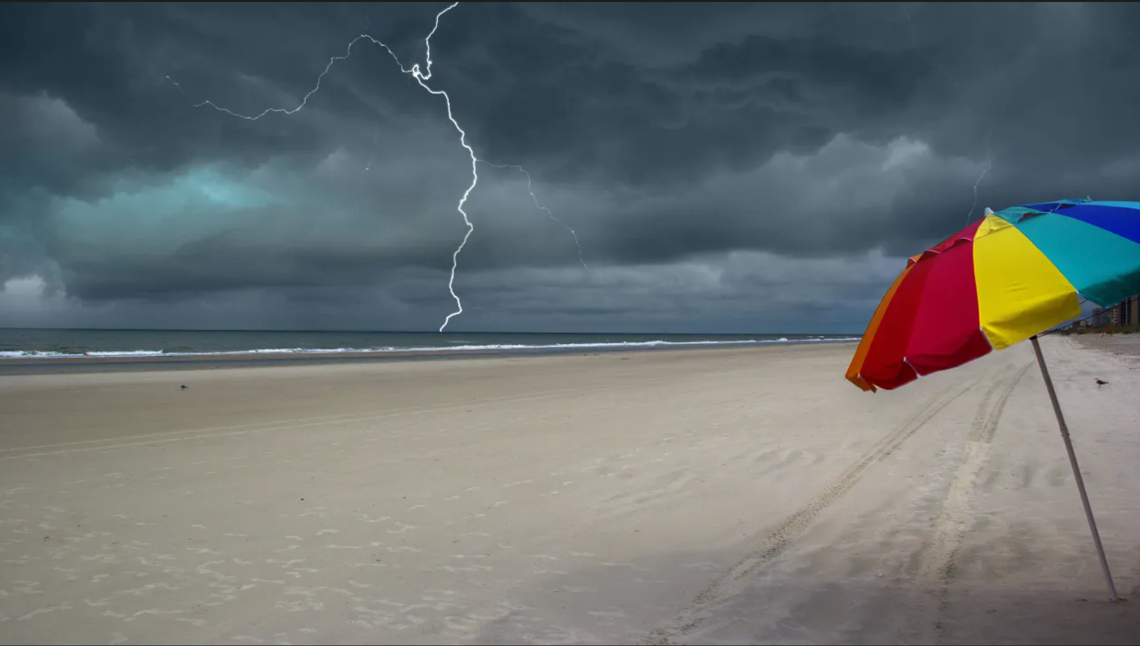 When Thunder Roars, Head Indoors: Lightning Safety Awareness Week Guidelines For Window Cleaners